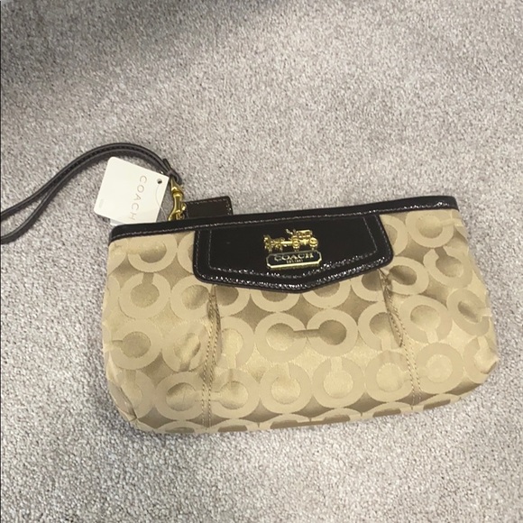 coach wristlet - Picture 1 of 2